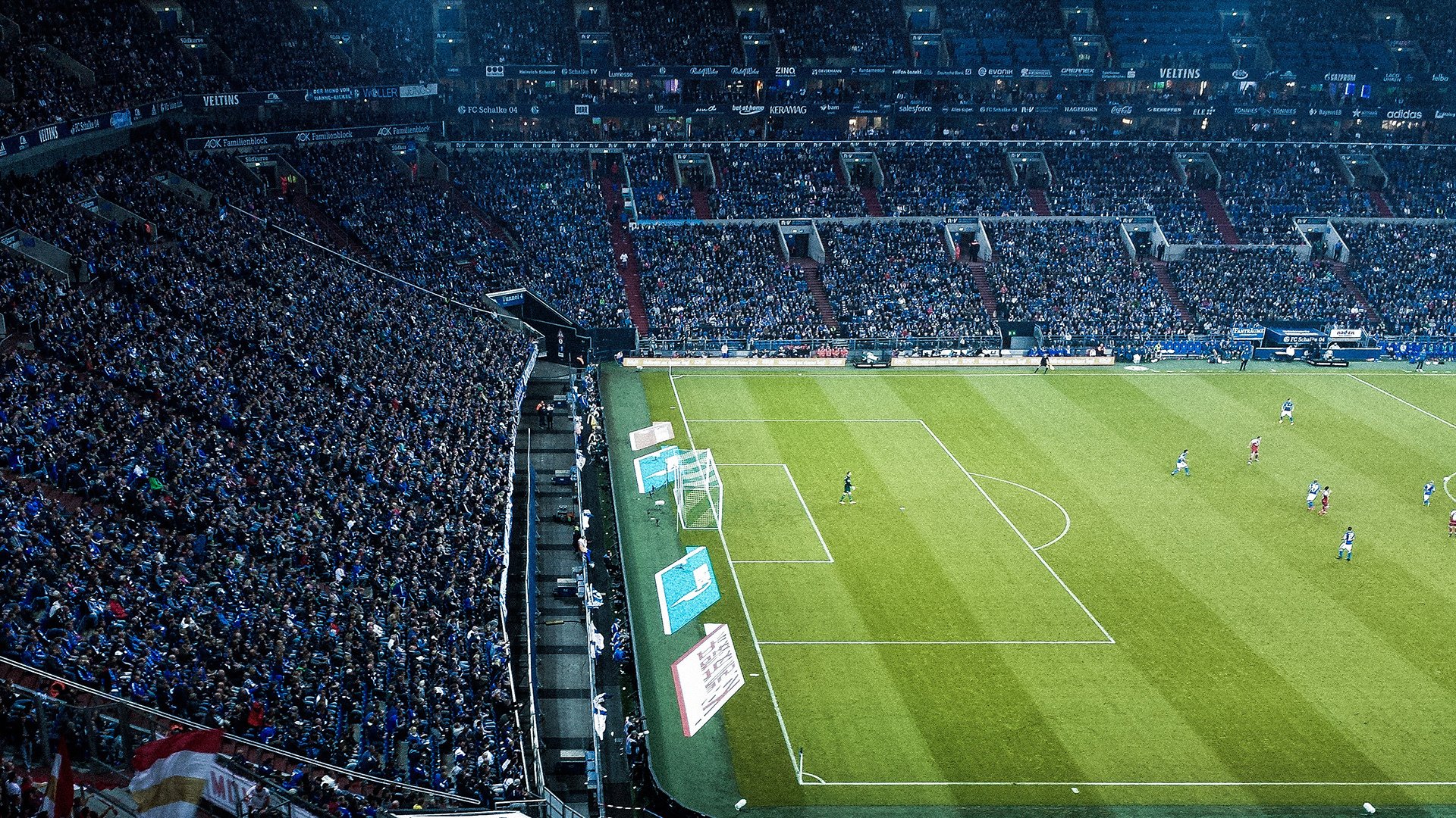 达米恩·麦肯齐：他是全黑队进攻的灵魂，无数进球和助攻来自他精准的传球